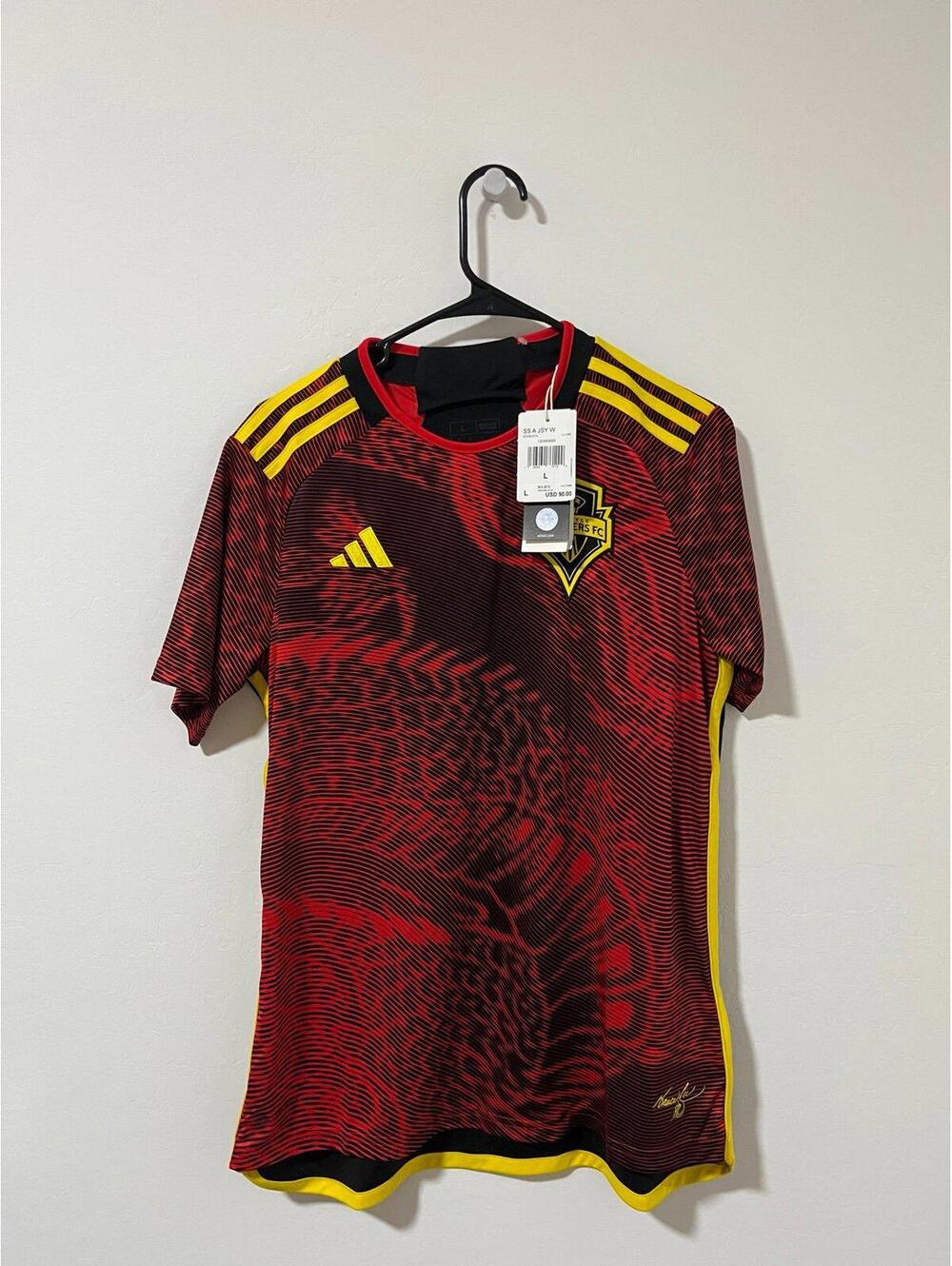 New Adidas Seattle Sounders FC Bruce Lee Soccer Jersey Womens L Black Red HU1380 - Picture 2 of 5